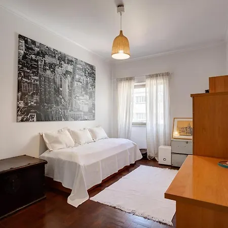 Apartamento Sunny And Spacious With Great Balcony Lisboa