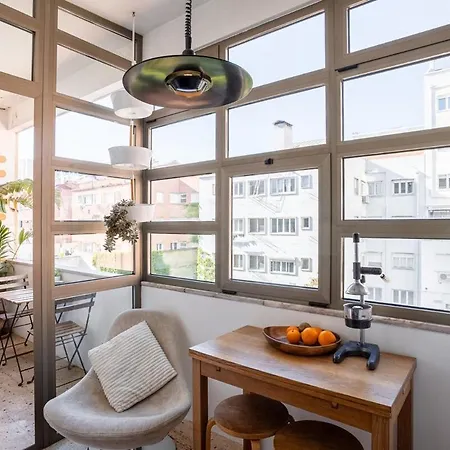 Sunny And Spacious With Great Balcony *