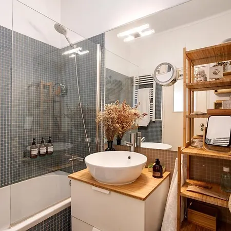 Sunny And Spacious With Great Balcony דירה *